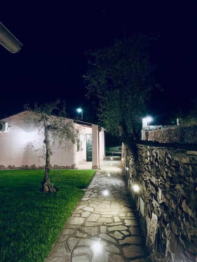Casa Vacanze Gli Ulivi Borgomaro Eksteriør billede