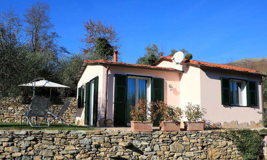 Casa Vacanze Gli Ulivi Borgomaro Eksteriør billede